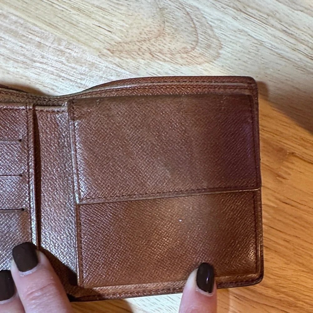 AUTHENTIC Men’s Louis Vuitton Bi-fold